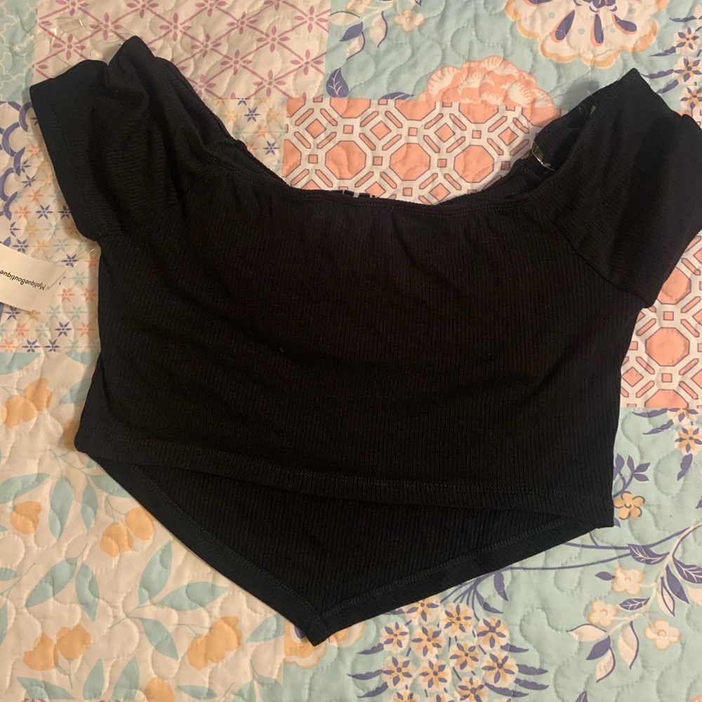 Crop Top! - Picture 3 of 3